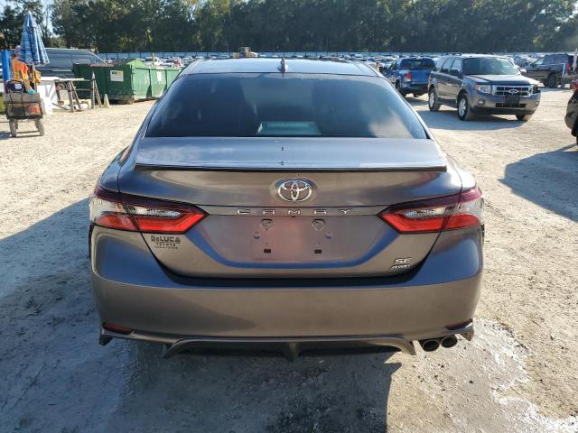 4T1G11BK3NU058423 - 2022 TOYOTA CAMRY SE 灰色 照片 6