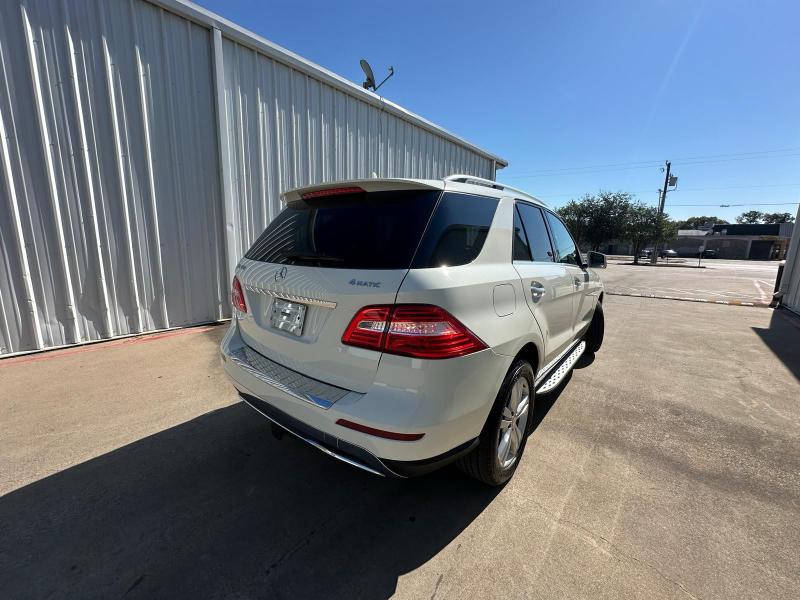 4JGDA5HB1DA198133 - 2013 MERCEDES-BENZ ML 350 4MATIC WHITE photo 4