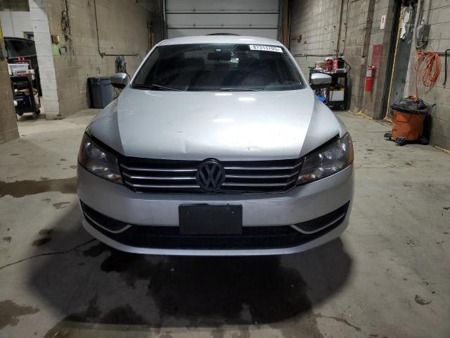 1VWAH7A34EC009592 - 2014 VOLKSWAGEN PASSAT S فضي صورة 5