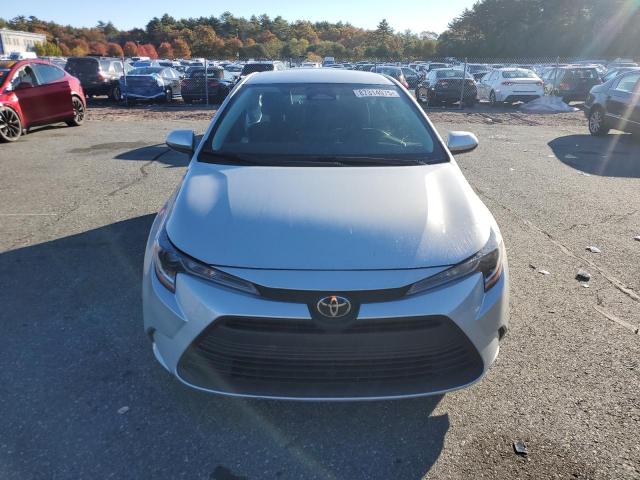 5YFB4MDE4RP209190 - 2024 TOYOTA COROLLA LE Silber Foto 5
