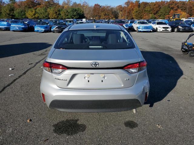 5YFB4MDE4RP209190 - 2024 TOYOTA COROLLA LE Silber Foto 6
