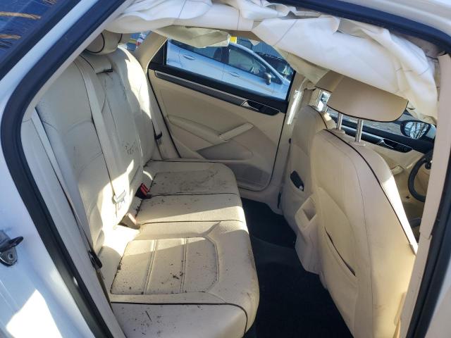 1VWDT7A34HC047579 - 2017 VOLKSWAGEN PASSAT R-LINE თეთრი ფოტო 10