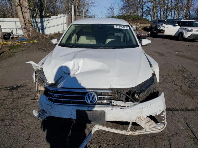 1VWDT7A34HC047579 - 2017 VOLKSWAGEN PASSAT R-LINE თეთრი ფოტო 5