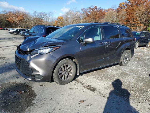 2022 TOYOTA SIENNA LE, 