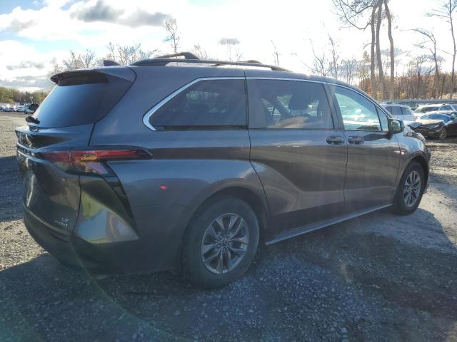 5TDKSKFC6NS069764 - 2022 TOYOTA SIENNA LE GRAY photo 3