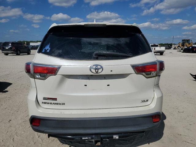 5TDKKRFH5FS063637 - 2015 TOYOTA HIGHLANDER XLE WHITE photo 6