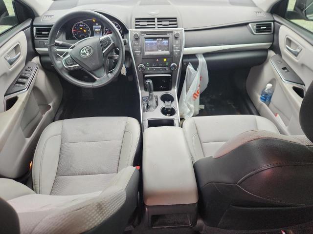 4T1BF1FK8HU640155 - 2017 TOYOTA CAMRY LE 银色 照片 8