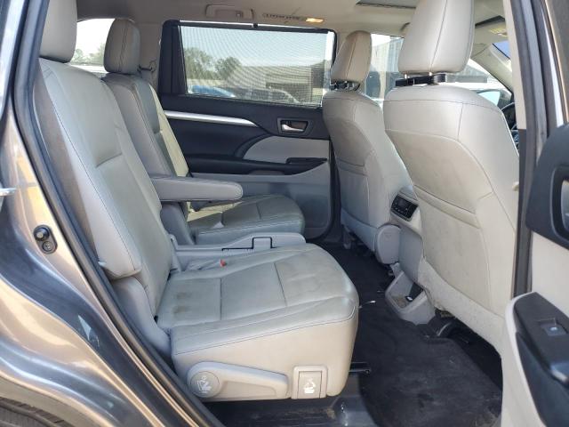 5TDKZRFH5JS261901 - 2018 TOYOTA HIGHLANDER SE GRAY photo 11