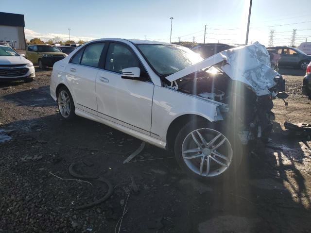 WDDGF8AB1DG144431 - 2013 MERCEDES-BENZ C 300 4MATIC WHITE photo 4