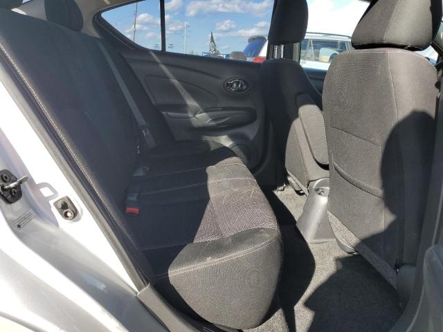 3N1CN7AP6JL809030 - 2018 NISSAN VERSA S 银色 照片 10