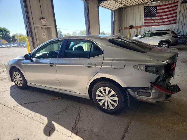 4T1B31HK2KU007325 - 2019 TOYOTA CAMRY LE SILVER photo 2