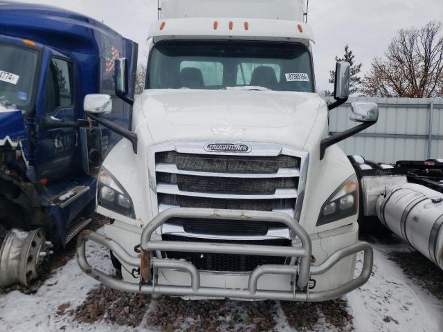 3AKJHLDR8KSKP9588 - 2019 FREIGHTLINER CASCADIA 1 WHITE photo 9