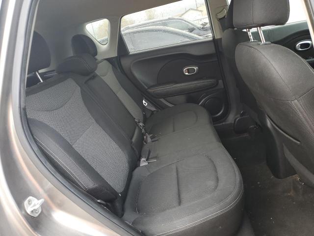 KNDJP3A55J7576736 - 2018 KIA SOUL + GRAY photo 11