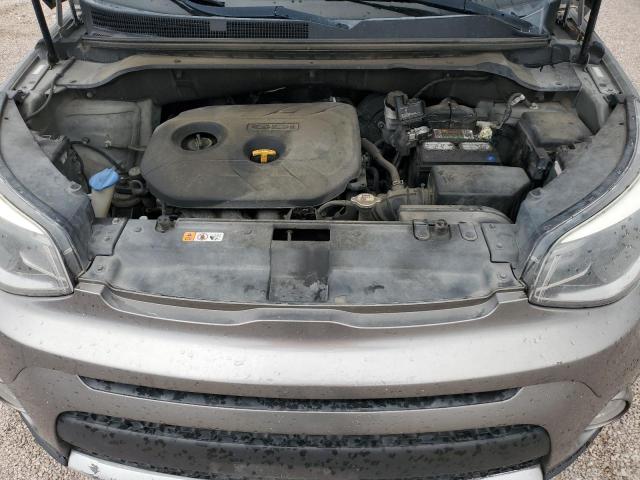 KNDJP3A55J7576736 - 2018 KIA SOUL + GRAY photo 12