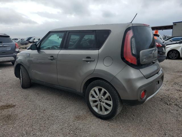 KNDJP3A55J7576736 - 2018 KIA SOUL + GRAY photo 2