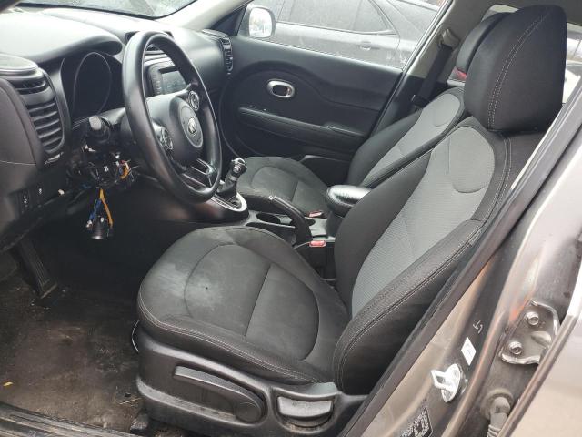 KNDJP3A55J7576736 - 2018 KIA SOUL + GRAY photo 7