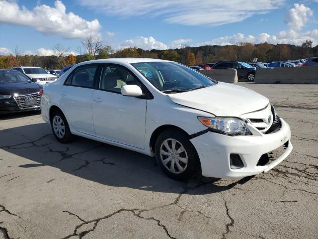 JTDBU4EE8BJ102488 - 2011 TOYOTA COROLLA BASE 白色 照片 4