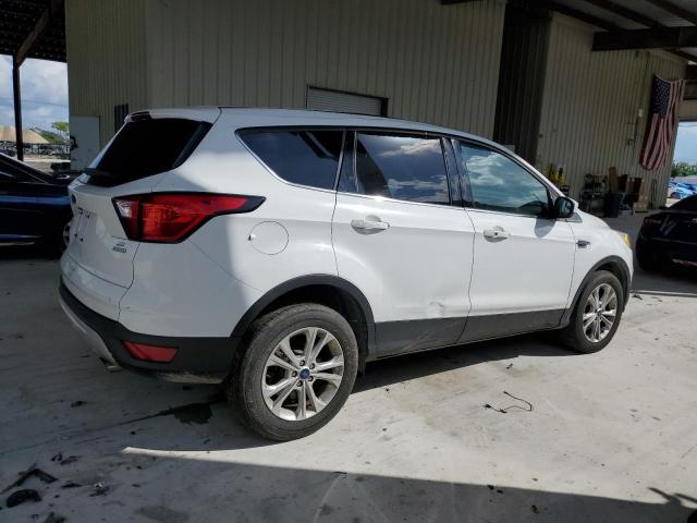 1FMCU0GD0KUA64976 - 2019 FORD ESCAPE SE WHITE photo 3
