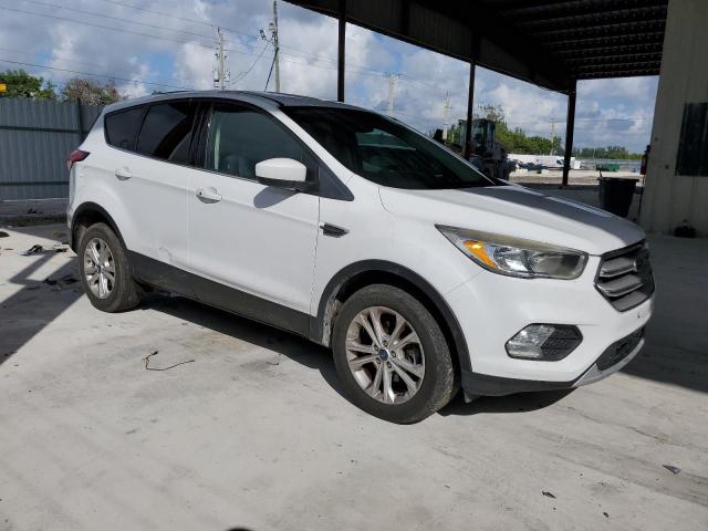 1FMCU0GD0KUA64976 - 2019 FORD ESCAPE SE WHITE photo 4