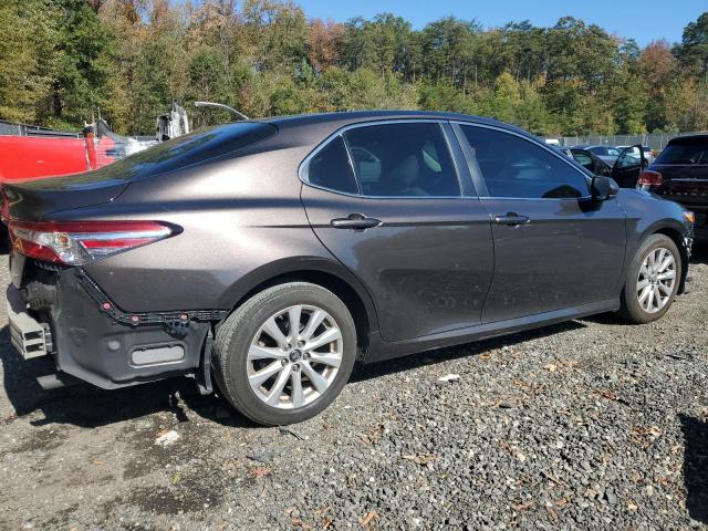 4T1B11HK8JU015918 - 2018 TOYOTA CAMRY L GRAY photo 3