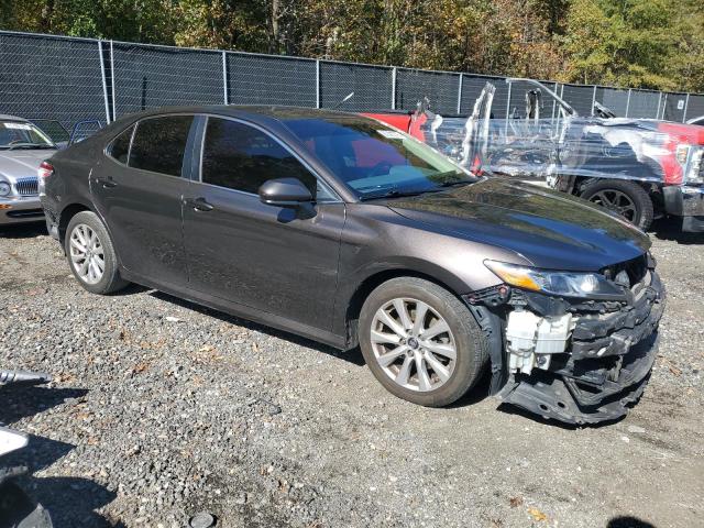 4T1B11HK8JU015918 - 2018 TOYOTA CAMRY L GRAY photo 4