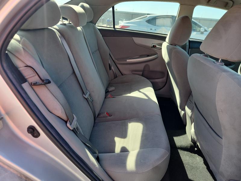 5YFBU4EE9DP141847 - 2013 TOYOTA COROLLA BASE Silber Foto 10