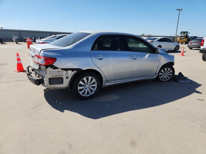 5YFBU4EE9DP141847 - 2013 TOYOTA COROLLA BASE Silber Foto 3