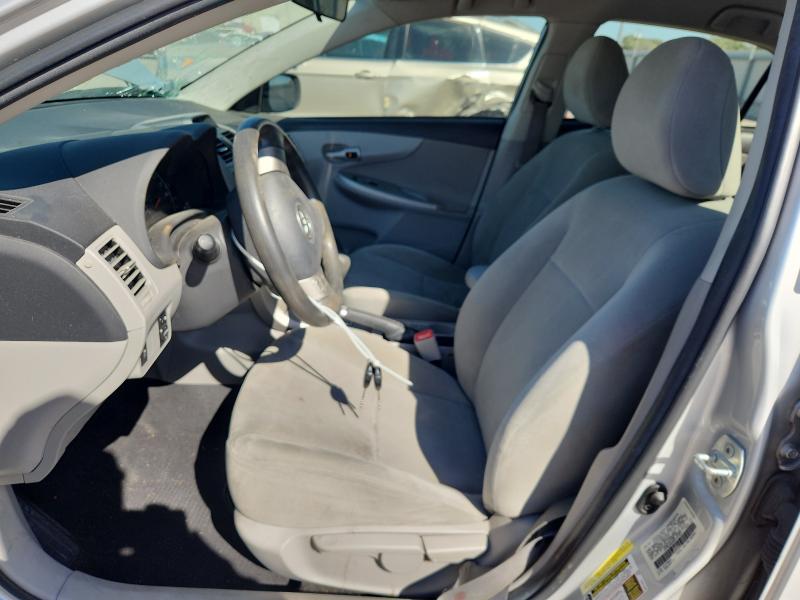 5YFBU4EE9DP141847 - 2013 TOYOTA COROLLA BASE Silber Foto 7