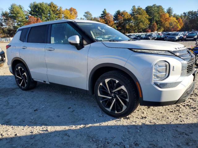 JA4J4TA81NZ030121 - 2022 MITSUBISHI OUTLANDER ES WHITE photo 4