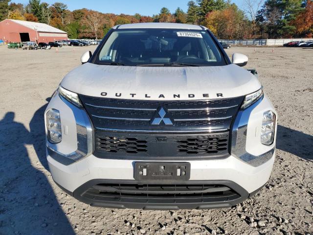 JA4J4TA81NZ030121 - 2022 MITSUBISHI OUTLANDER ES WHITE photo 5