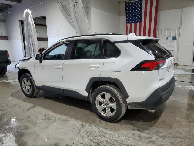 2T3P1RFV4LC074316 - 2020 TOYOTA RAV4 XLE WHITE photo 2