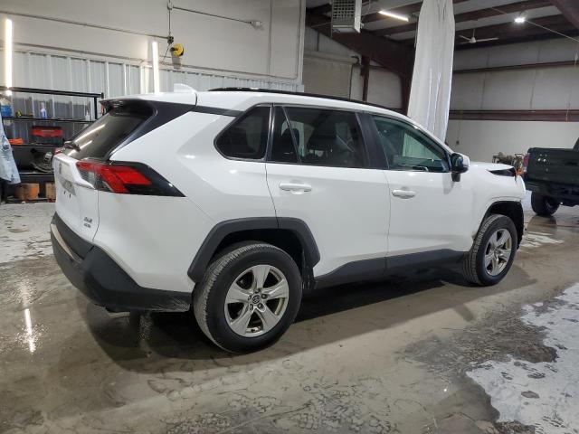2T3P1RFV4LC074316 - 2020 TOYOTA RAV4 XLE WHITE photo 3