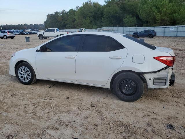 5YFBURHE1JP763119 - 2018 TOYOTA COROLLA L თეთრი ფოტო 2