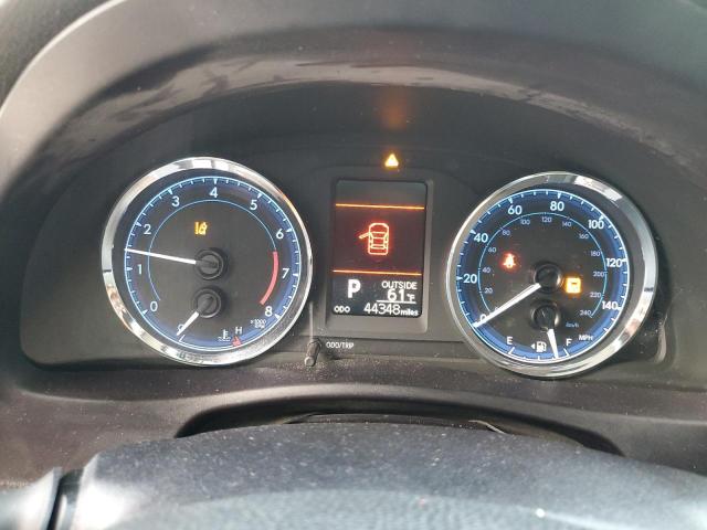 5YFBURHE1JP763119 - 2018 TOYOTA COROLLA L თეთრი ფოტო 9