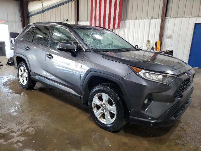 2T3P1RFV4LC089141 - 2020 TOYOTA RAV4 XLE GRAY photo 4