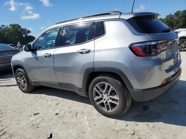 3C4NJCBB6LT252930 - 2020 JEEP COMPASS LATITUDE SILVER photo 2