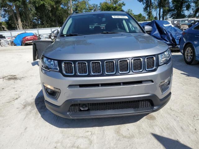 3C4NJCBB6LT252930 - 2020 JEEP COMPASS LATITUDE SILVER photo 5