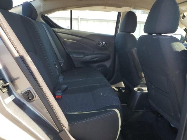 3N1CN7AP2KL831978 - 2019 NISSAN VERSA S ვერცხლისფერი ფოტო 10