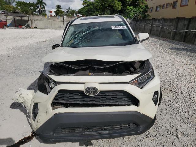 JTMW1RFV6LD058822 - 2020 TOYOTA RAV4 XLE WHITE photo 5