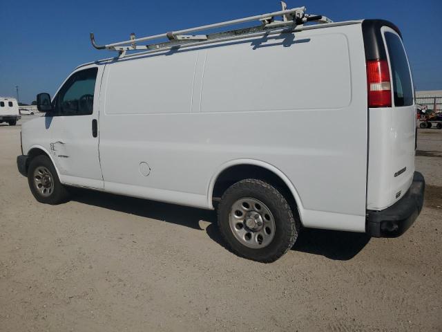 1GCFG15X091141594 - 2009 CHEVROLET EXPRESS G1 WHITE photo 2