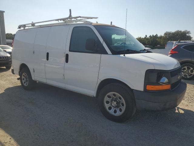 1GCFG15X091141594 - 2009 CHEVROLET EXPRESS G1 WHITE photo 4