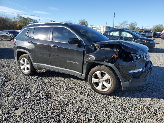 3C4NJDBB6KT593930 - 2019 JEEP COMPASS LATITUDE შავი ფოტო 4