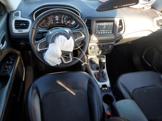 3C4NJDBB6KT593930 - 2019 JEEP COMPASS LATITUDE შავი ფოტო 8