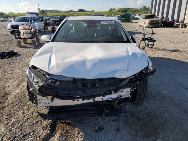4T1DAACK4SU528035 - 2025 TOYOTA CAMRY XSE Белый фото 5