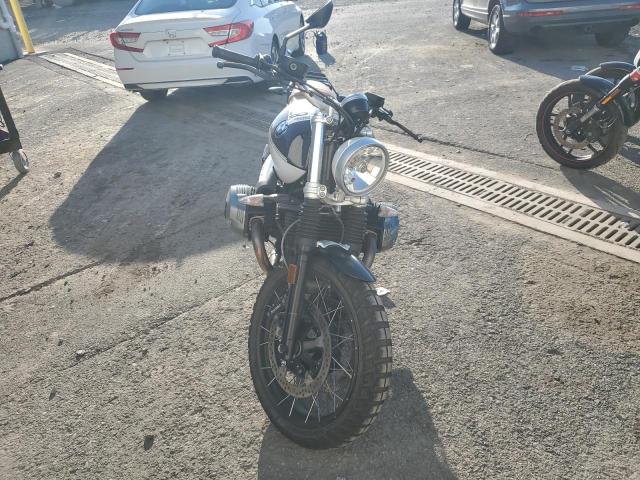 WB10J3300KZ794956 - 2019 BMW R NINE T SCRAMBLER WHITE photo 2