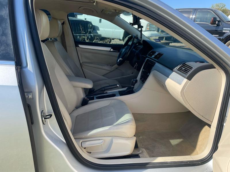 1VWBN7A33DC052266 - 2013 VOLKSWAGEN PASSAT SE SILVER photo 5