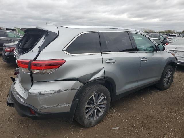 5TDJZRFH6KS587459 - 2019 TOYOTA HIGHLANDER SE Plata foto 3