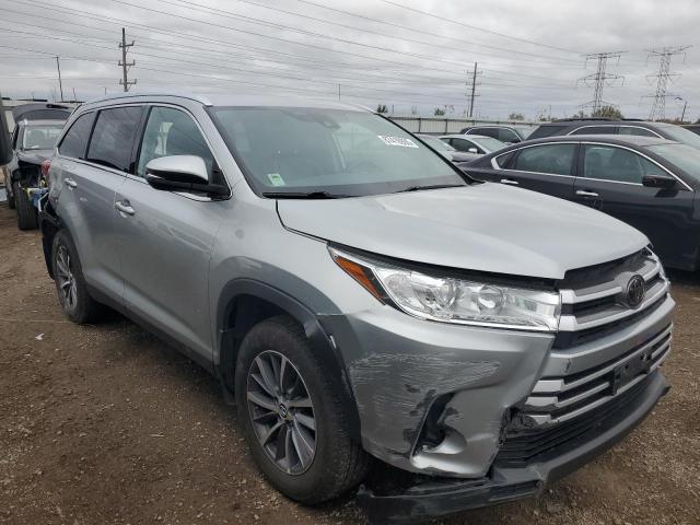 5TDJZRFH6KS587459 - 2019 TOYOTA HIGHLANDER SE Plata foto 4