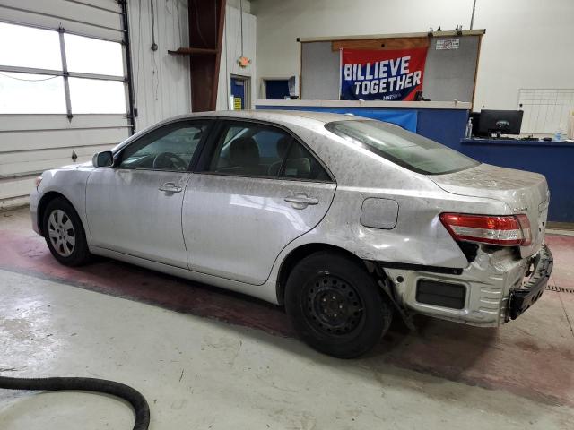 4T1BF3EK9BU143247 - 2011 TOYOTA CAMRY BASE Srebrny zdjęcie 2