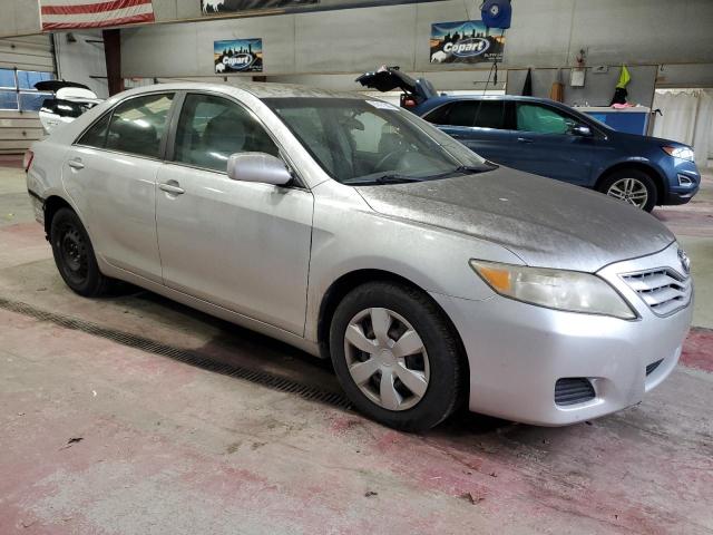 4T1BF3EK9BU143247 - 2011 TOYOTA CAMRY BASE Srebrny zdjęcie 4